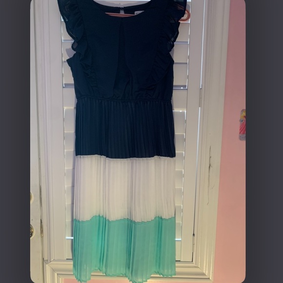 Kid’s Dresses - Picture 2 of 4